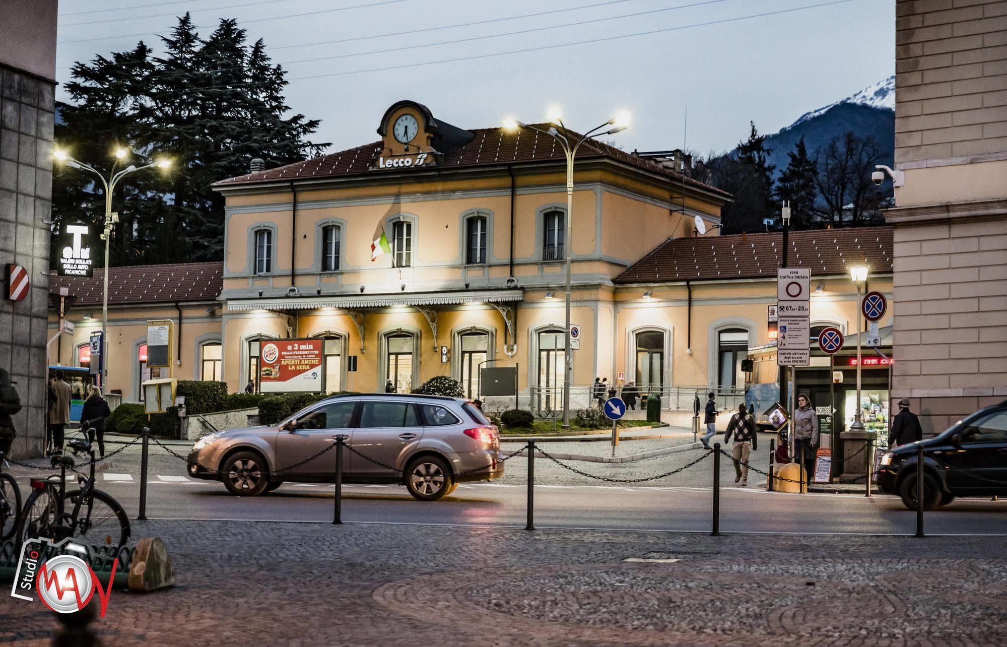 Hotel Moderno Леко Екстериор снимка