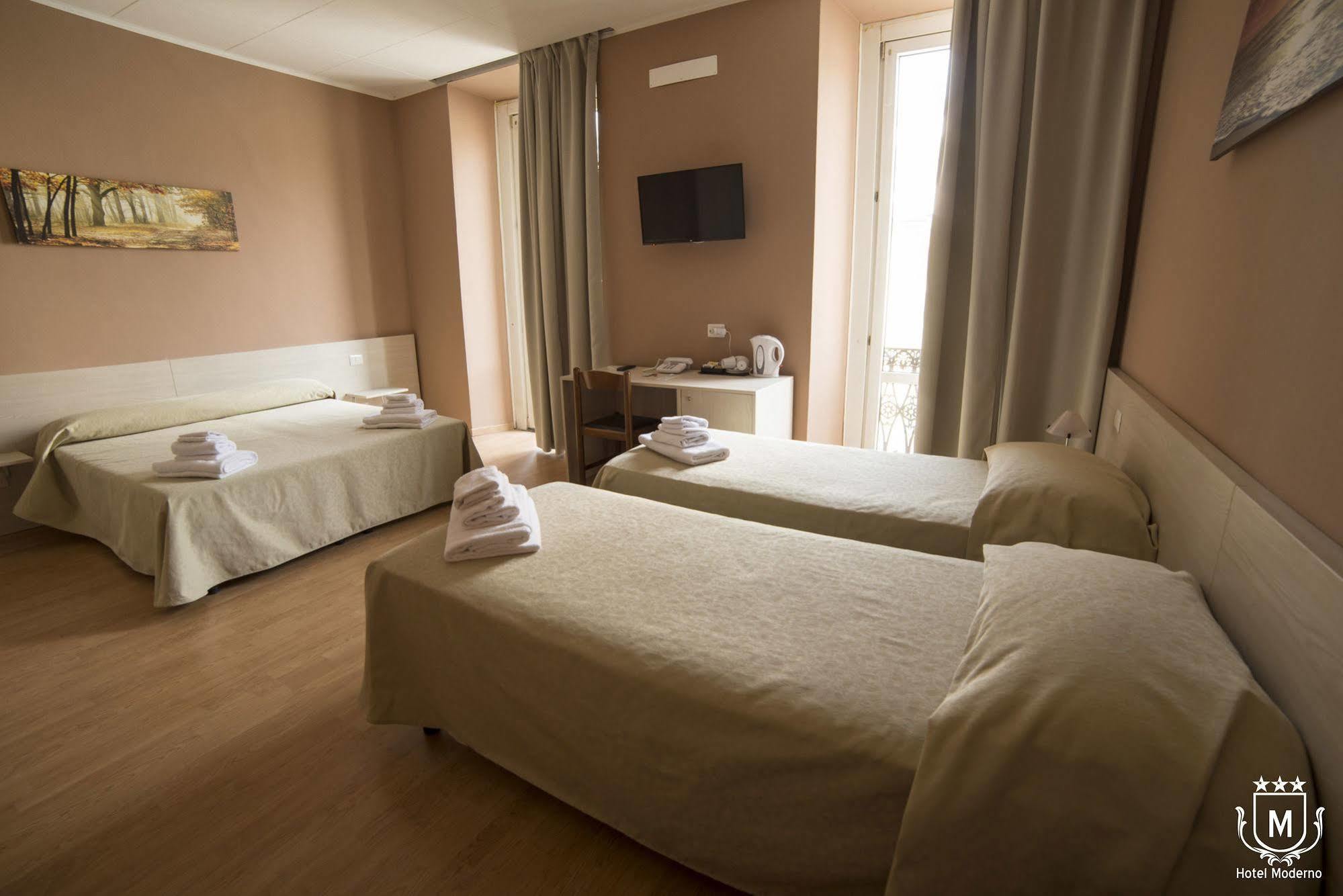 Hotel Moderno Леко Екстериор снимка