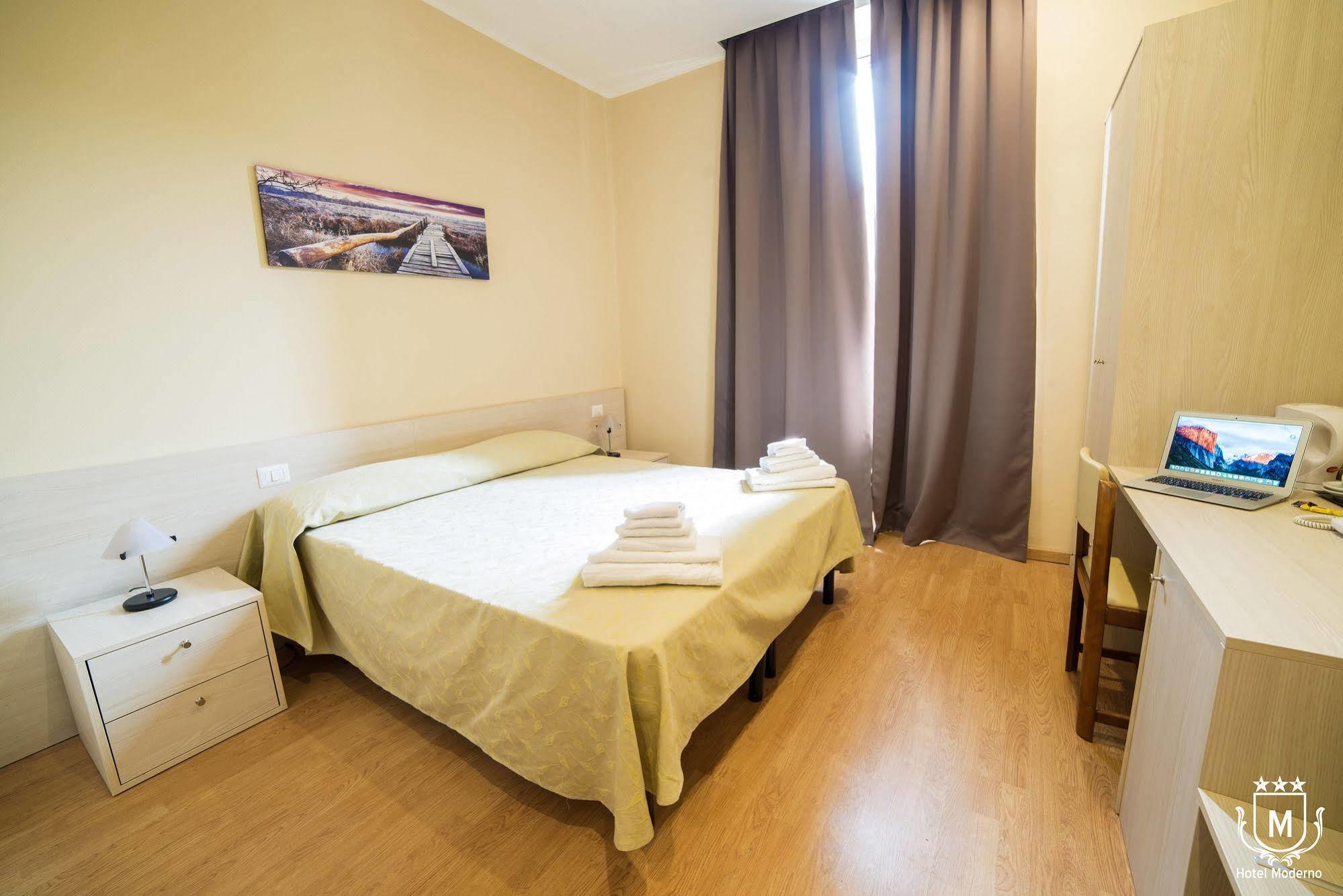 Hotel Moderno Леко Екстериор снимка