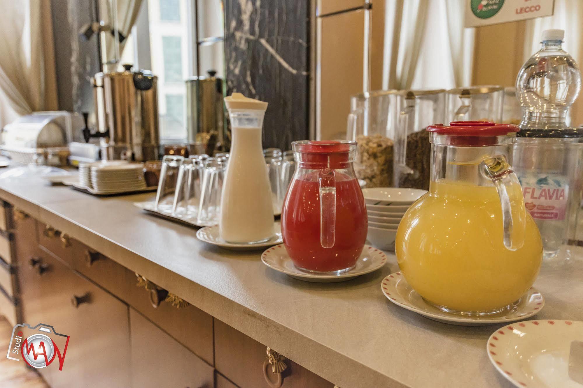 Hotel Moderno Леко Екстериор снимка