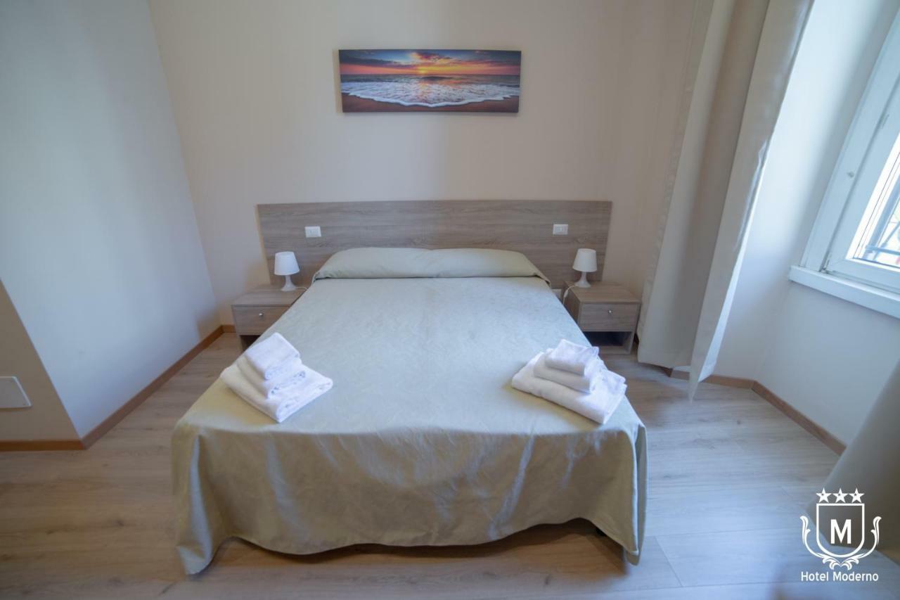 Hotel Moderno Леко Екстериор снимка